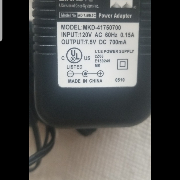 LINKSYS Power Adapter. Model MKD-41750700. Model #AD 7.5/0.7c - Picture 3 of 5